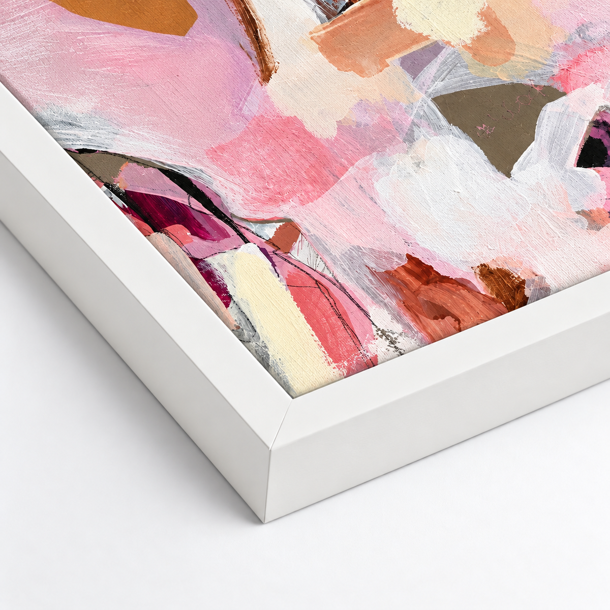 Картина на платно Blush Petals – детайл с бяла рамка