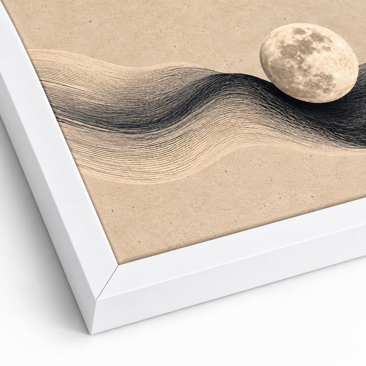 Lunar Flow с бяла декоративна рамка