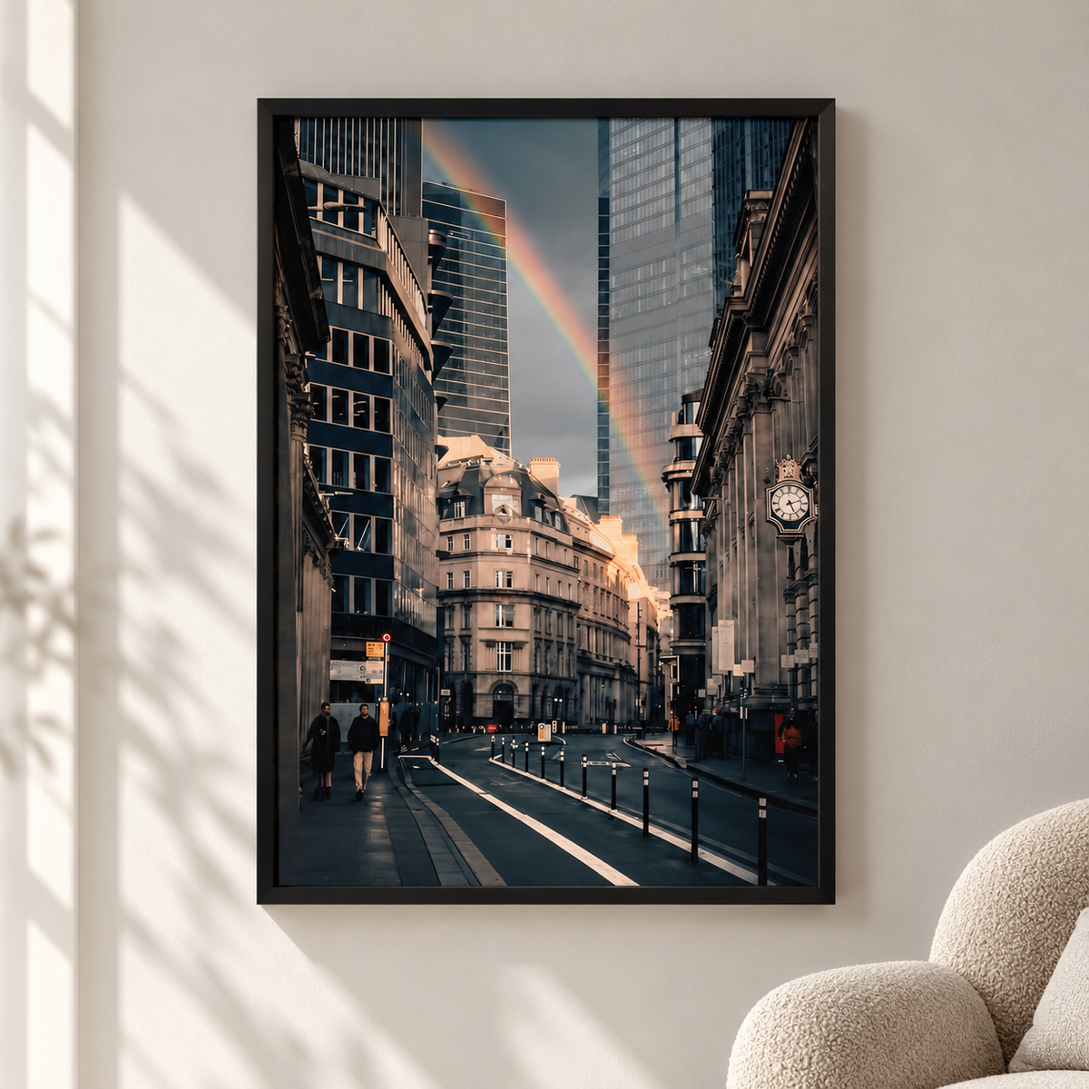 Постер London Rainbow – постер 5:7 в черна рамка със стъкло, светъл минималистичен интериор