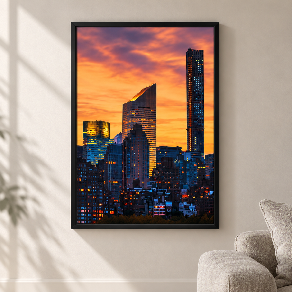 Постер NYC Golden Hour – постер 5:7 в черна рамка със стъкло, светъл минималистичен интериор