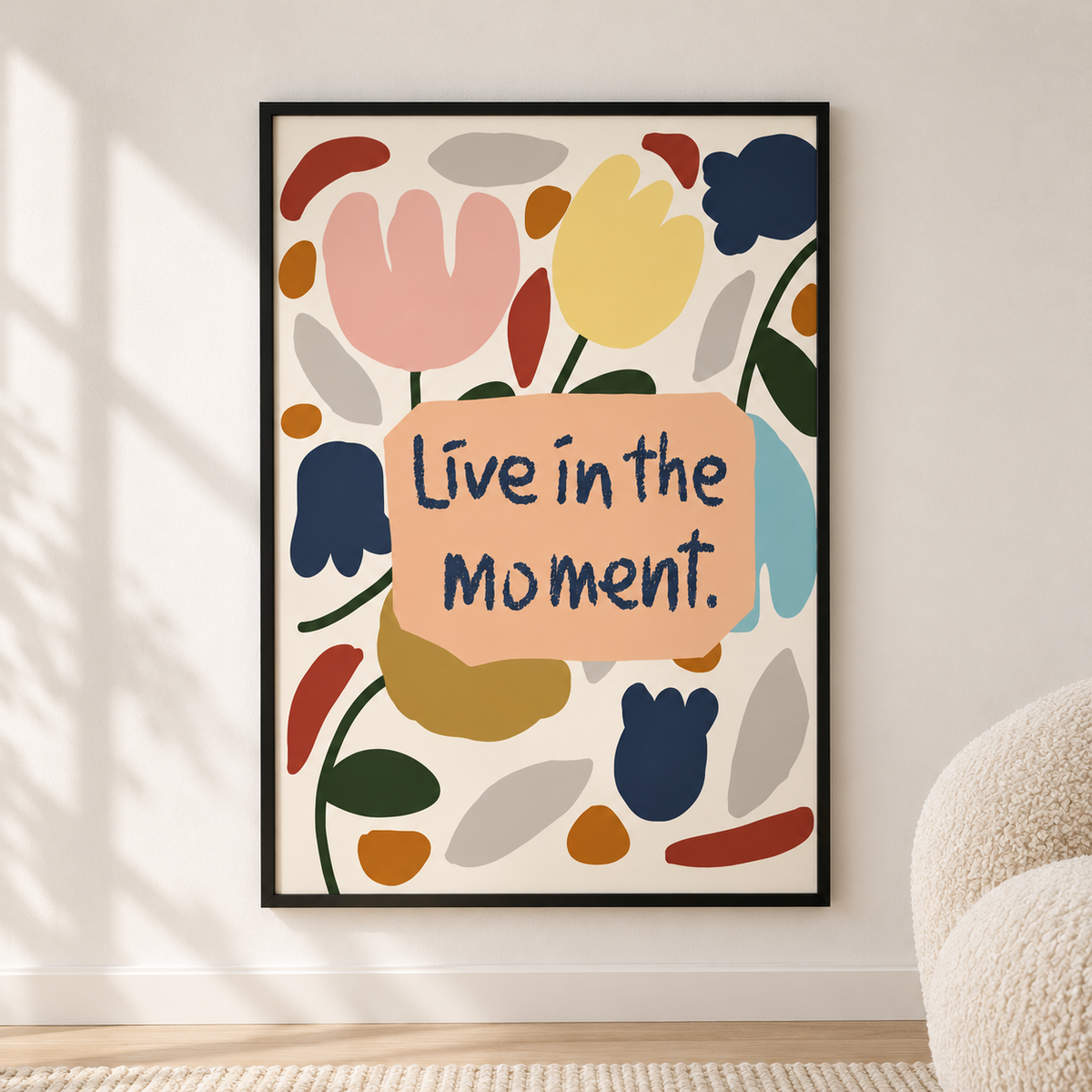 Постер Bloom in the Moment – постер 5:7 в черна рамка със стъкло, светъл минималистичен интериор